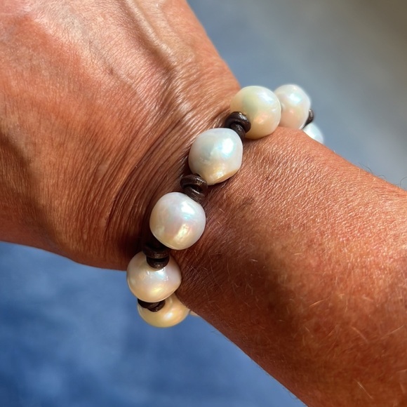 NEW Baroque Pearls & Leather Bracelet - Picture 4 of 4